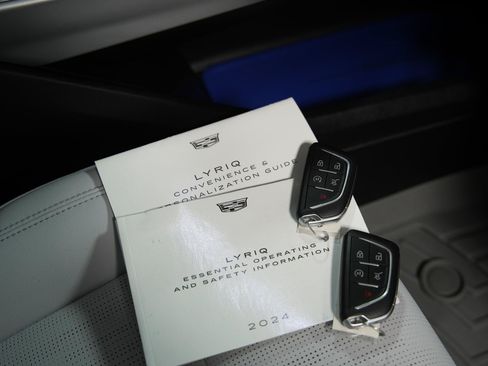 Used 2024 Cadillac Lyriq Luxury AWD/4WD image 22