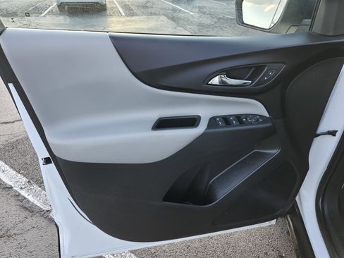 Used 2018 Chevrolet Equinox LS FWD image 24