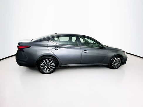 Used 2025 Nissan Altima 2.5 SV image 10