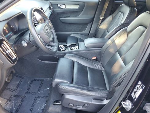Used 2023 Volvo XC40 B5 Plus w/ Driver Assist Package image 5