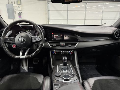 Used 2017 Alfa Romeo Giulia Quadrifoglio image 12