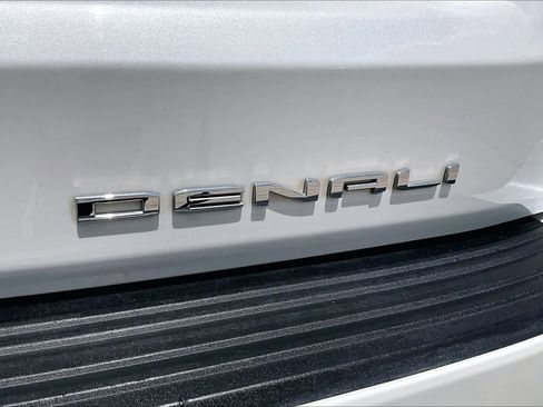 Used 2023 GMC Yukon Denali Ultimate AWD/4WD image 10