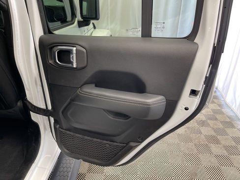 Used 2023 Jeep Wrangler Unlimited Sahara image 34