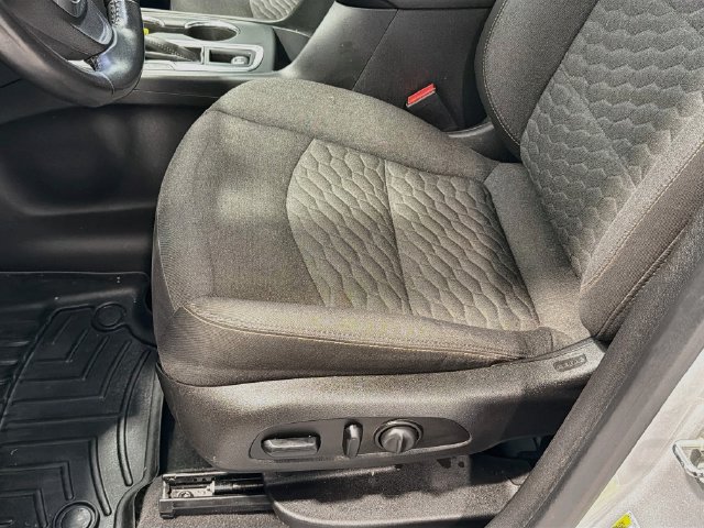Used 2018 Chevrolet Equinox LT FWD image 16