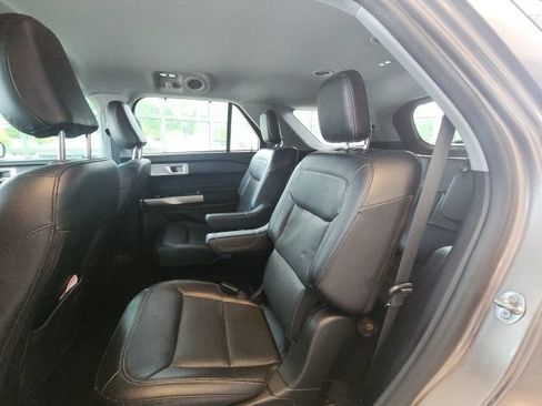 Used 2021 Ford Explorer Limited w/ Equipment Group 301A AWD/4WD image 19