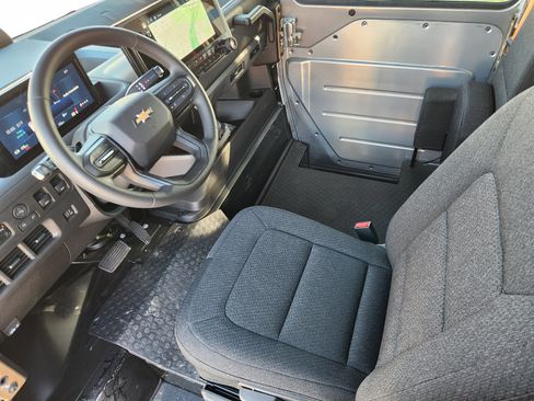 New 2025 Chevrolet Brightdrop 600 image 4