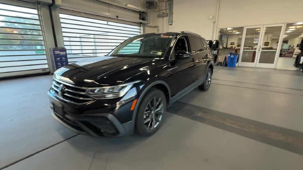 Certified 2023 Volkswagen Tiguan SE w/ Panoramic Sunroof Package AWD/4WD image 6