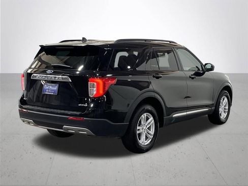 Used 2023 Ford Explorer XLT w/ Equipment Group 202A AWD/4WD image 9