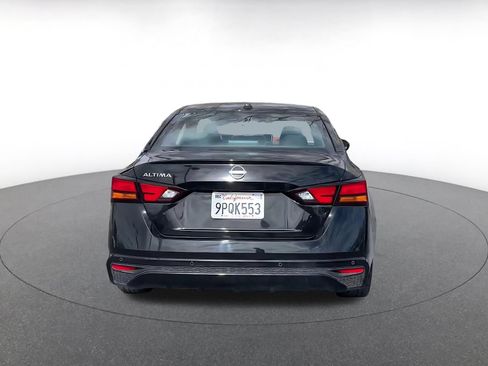 Used 2025 Nissan Altima 2.5 SV FWD image 10