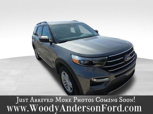 Used 2023 Ford Explorer XLT w/ Equipment Group 202A AWD/4WD image 4