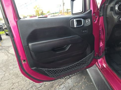 Used 2022 Jeep Wrangler Unlimited Sahara image 11