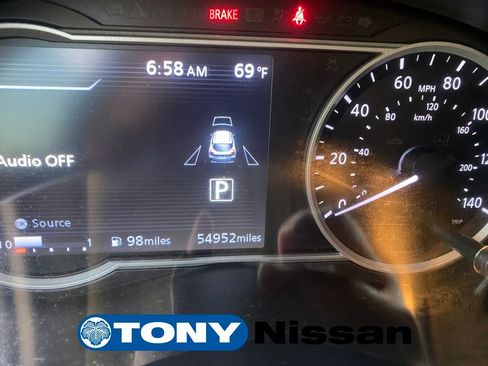 Used 2018 Nissan Kicks SR image 33