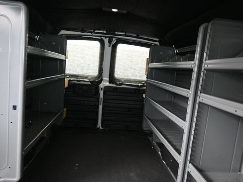 Used 2016 Chevrolet Express 2500 RWD image 33