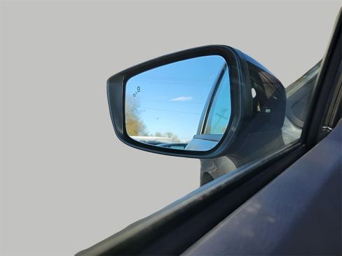 Used 2025 Nissan Versa SR image 21