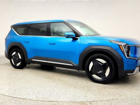 Used 2026 Kia EV9 Wind image 3