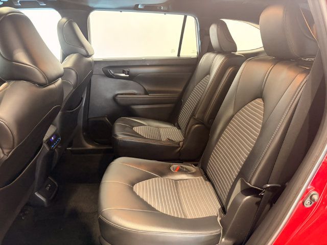 Used 2021 Toyota Highlander XSE AWD/4WD image 14
