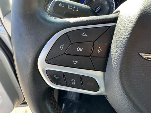 Used 2017 Chrysler Pacifica Touring-L image 24