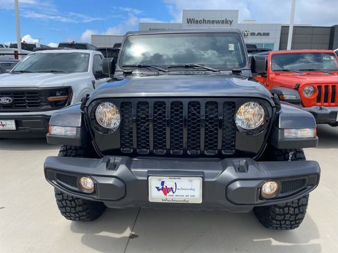 Used 2023 Jeep Gladiator Sport AWD/4WD image 2