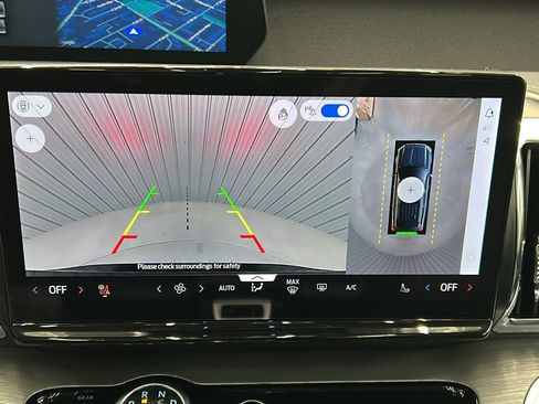 Used 2025 Ford Expedition Platinum w/ Driver's Package image 23