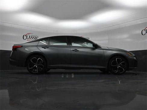 Used 2025 Nissan Altima 2.5 SR image 29