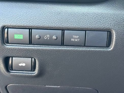 Used 2025 Nissan Sentra SV FWD image 10