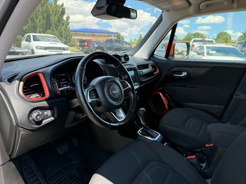 Used 2020 Jeep Renegade Latitude AWD/4WD image 14