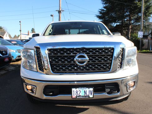 Used 2017 Nissan Titan SV image 2