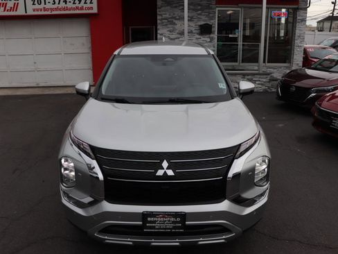 Used 2024 Mitsubishi Outlander AWD image 9