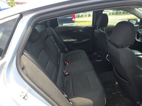 Used 2017 Chevrolet Malibu LT FWD image 18