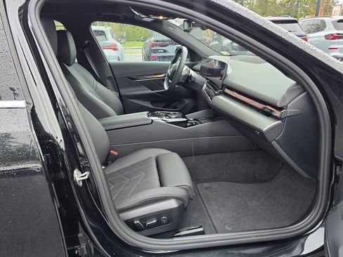 Used 2024 BMW i5 eDrive40i w/ M Sport Package image 11