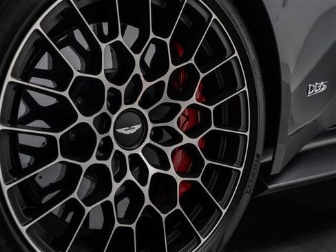 Used 2023 Aston Martin DBS Coupe image 9
