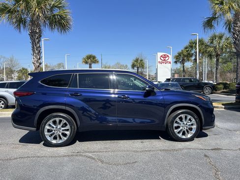 Used 2023 Toyota Highlander Limited image 11