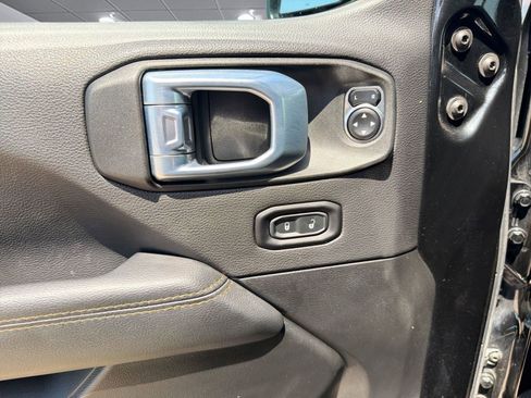 Used 2021 Jeep Gladiator Overland AWD/4WD image 13