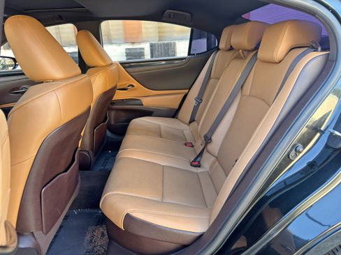 Used 2021 Lexus ES 300h w/ Accessory Package 2 FWD image 35
