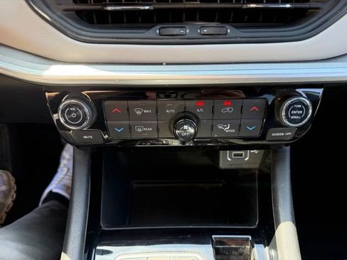 Used 2025 Jeep Compass Limited AWD/4WD image 19