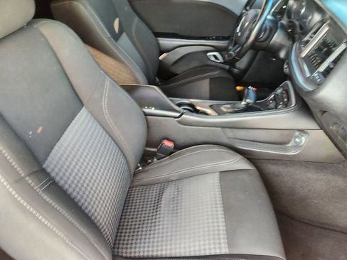 Used 2022 Dodge Challenger SXT image 14