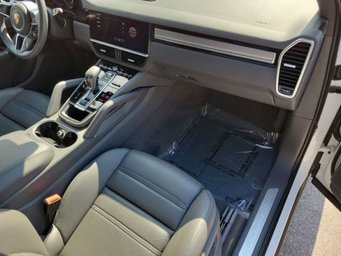 Certified 2023 Porsche Cayenne Platinum Edition AWD/4WD image 19