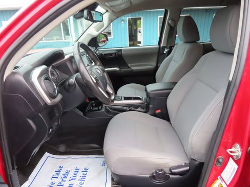 Used 2019 Toyota Tacoma TRD Off-Road image 25