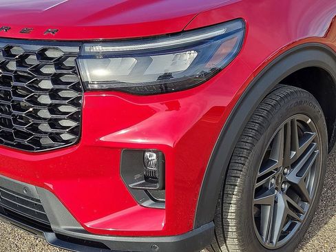 Used 2025 Ford Explorer ST-Line w/ ST-Line Street Pack image 10