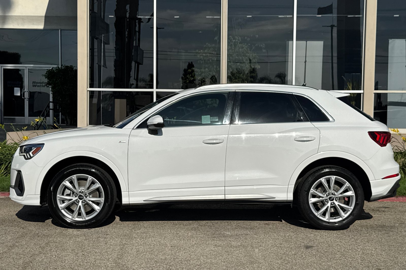 Used 2024 Audi Q3 2.0T Premium AWD/4WD image 7