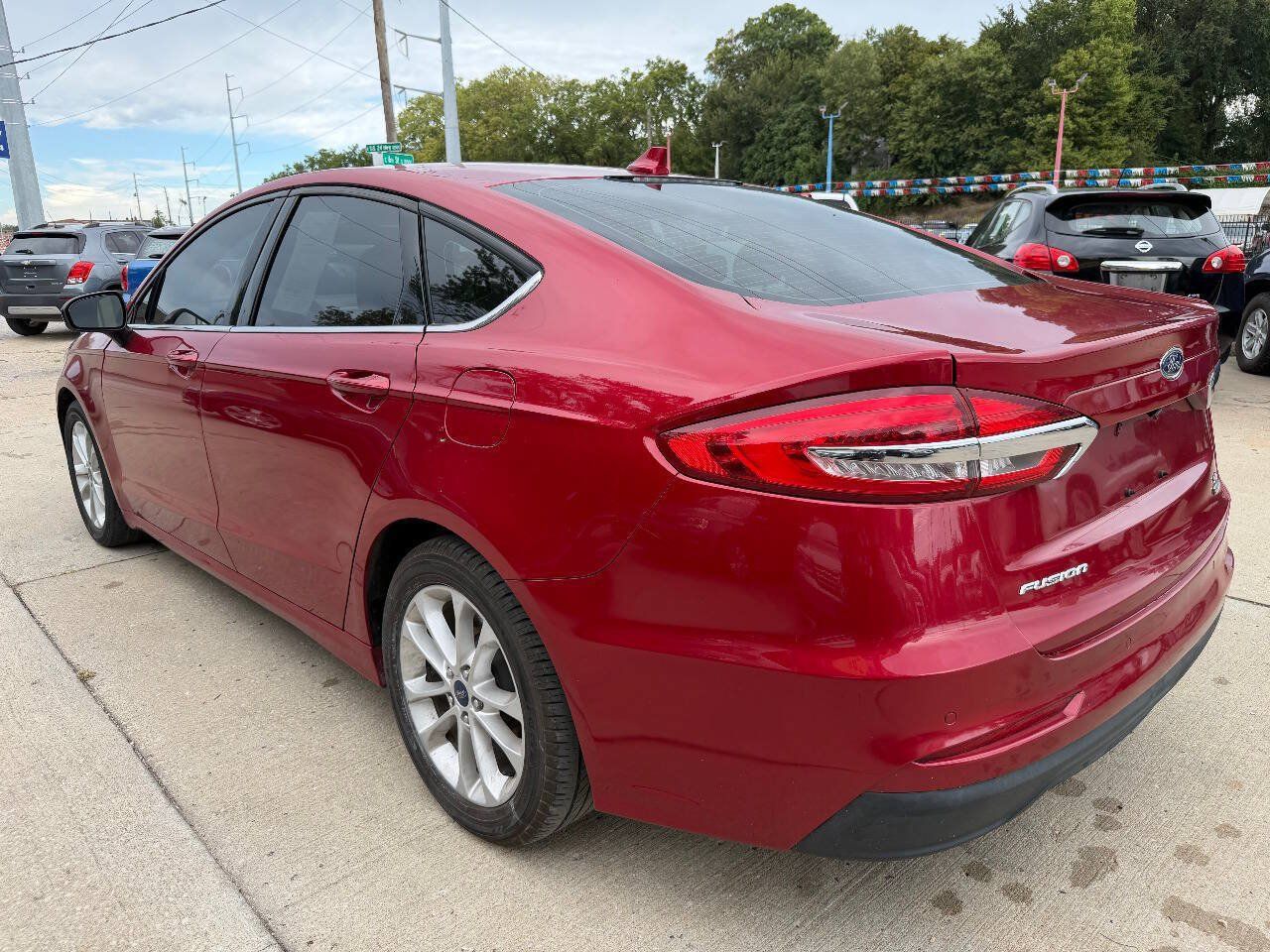 Used 2020 Ford Fusion SE FWD image 5
