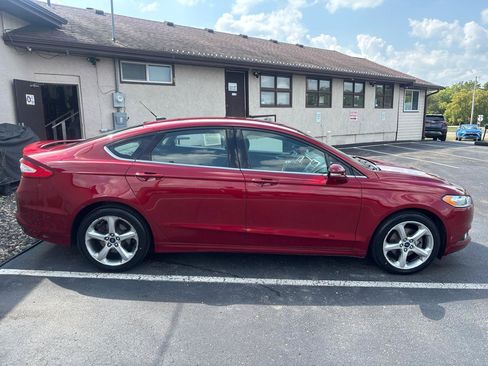 Used 2016 Ford Fusion SE w/ Equipment Group 201A AWD/4WD image 2