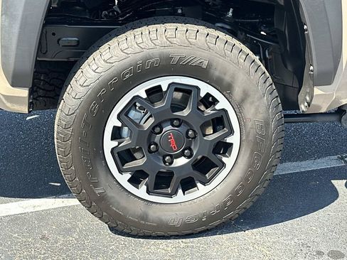 Used 2026 Toyota Tacoma TRD Off-Road AWD/4WD image 8