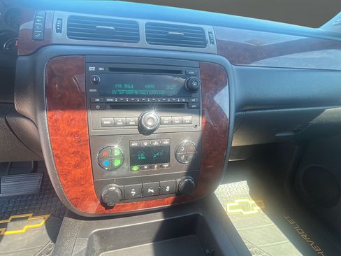 Used 2014 Chevrolet Suburban LT AWD/4WD image 13
