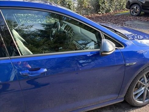 Used 2017 Volkswagen Golf R 4-Door image 25