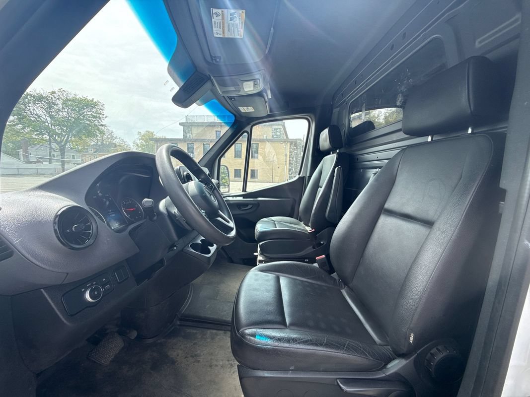 Used 2023 Mercedes-Benz Sprinter 2500 image 14