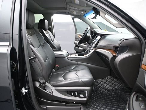 Used 2019 Cadillac Escalade ESV Luxury AWD/4WD image 14