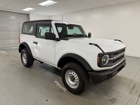 New 2025 Ford Bronco Base image 3