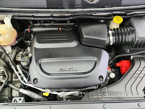 Used 2020 Chrysler Pacifica Limited FWD image 40