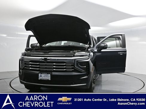 New 2025 Chevrolet Suburban Premier image 31